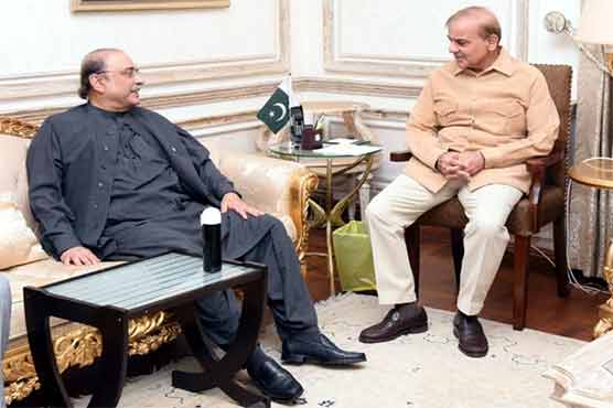 صدرِ آصف علی زرداری سے وزیرِ اعظم شہباز شریف کی ایوانِ صدر میں ملاقات