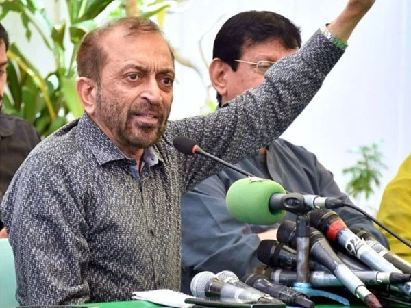 سندھ کے خزانے سے تنخواہ لینے والے رینجرز کوپولیس کے ساتھ سڑکوں پرکھڑا کیا جائے، فاروق ستار