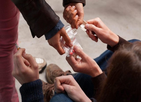 2703033 drugs 1726065743