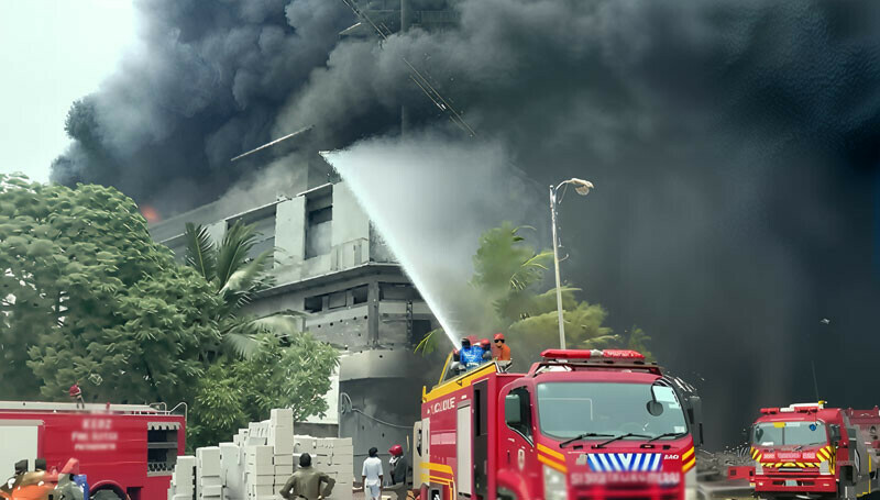 rescue operation after fire erupted in karachi