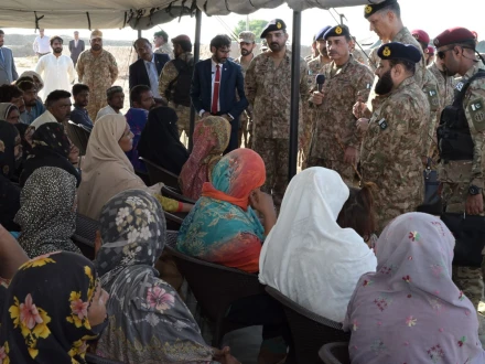 army chief flood visit 11757741624 0 440x330 1